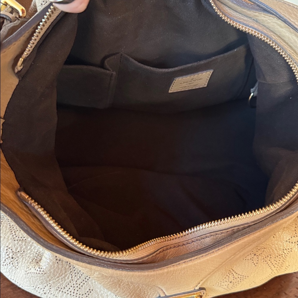 Louis‎ Vuitton Monogram Mahina XS Shoulder bag - Picture 7 of 12